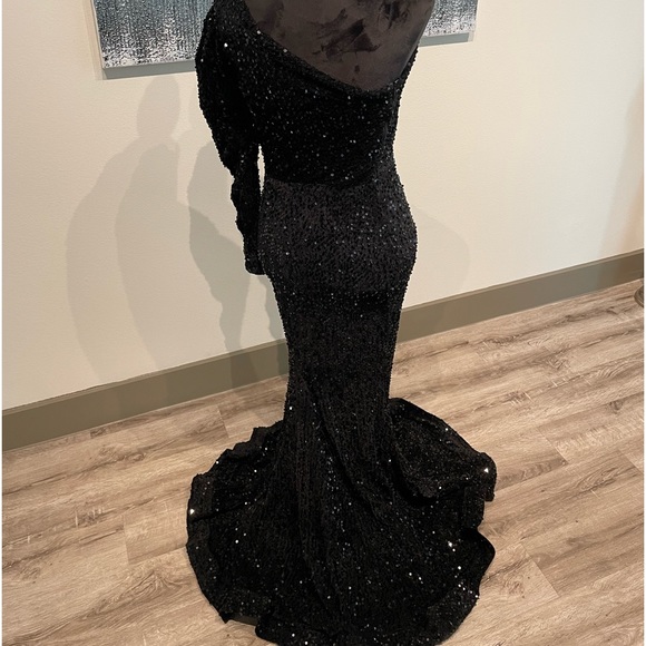 Black sequin formal gown - Picture 2 of 4